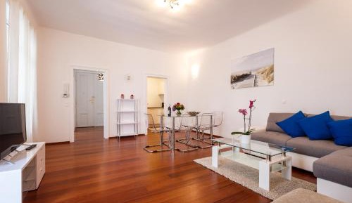 One-Bedroom Deluxe Apartment