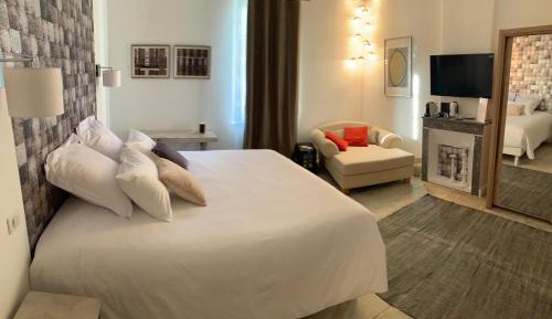 Deluxe Queen Room