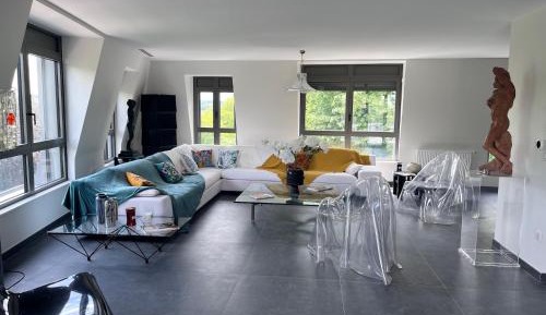 Four-Bedroom Deluxe Apartment