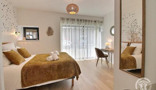 Deluxe Room 1
