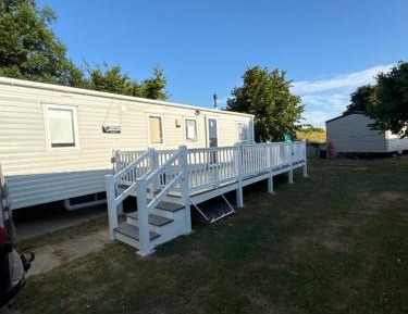 Deluxe Double Room (2 Adults + 1 Child)