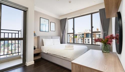 Three-Bedroom Apartment with Balcony