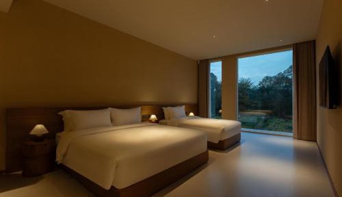 Standard Twin Room with Mountain View