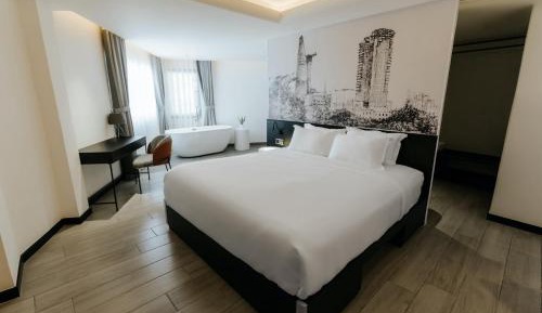 Deluxe King Suite