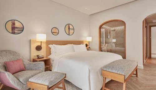 Deluxe King Room with Sea View