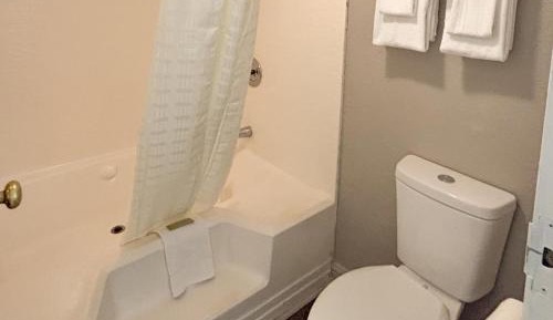 Queen Room - Non-Smoking