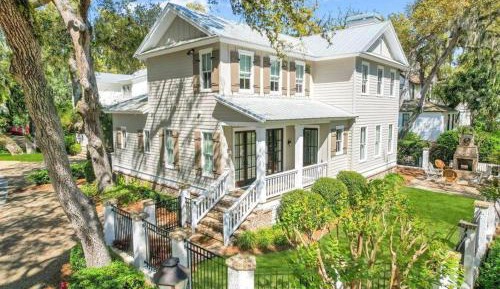 Four-Bedroom Holiday Home