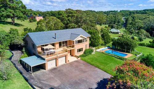 Four-Bedroom Holiday Home