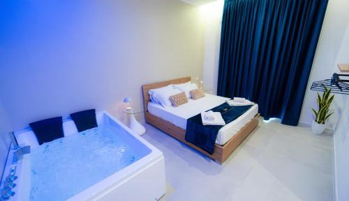 Queen Room with Spa Bath