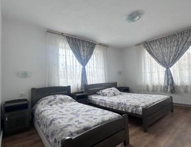 Deluxe Room (2 Adults + 1 Child)