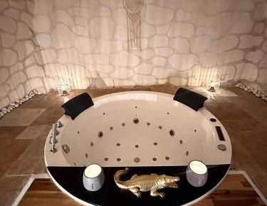 One-Bedroom Deluxe Apartment