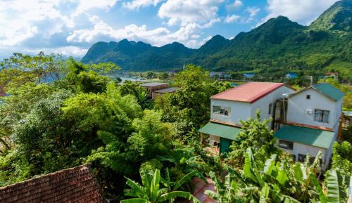 Double or Twin Room with Mountain View