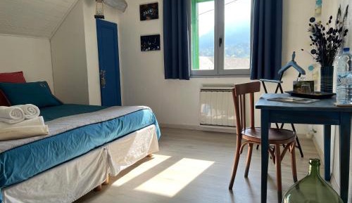 Double or Twin Room with Mountain View