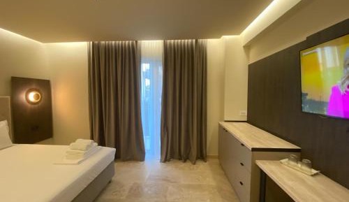 Deluxe Queen Room