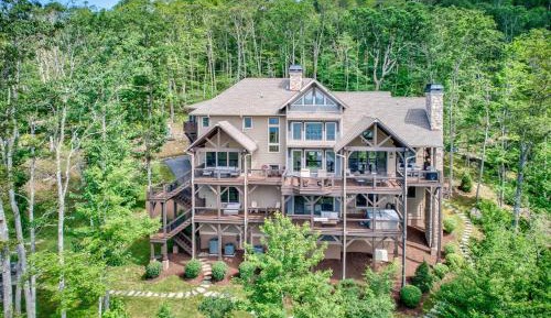 Seven-Bedroom Holiday Home