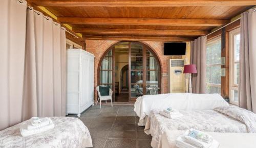 Deluxe One-Bedroom Apartment with Garden View