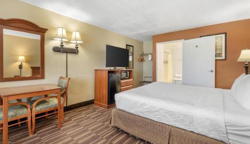 King Room with Bath - Disability Access/Non-Smoking