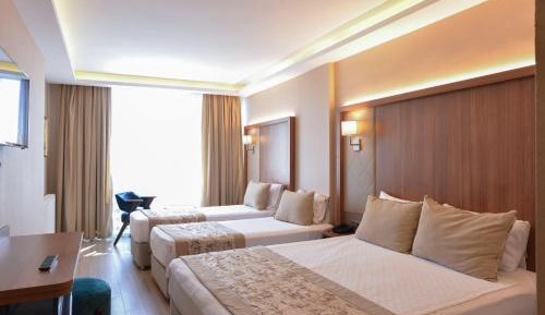 Deluxe Family Room