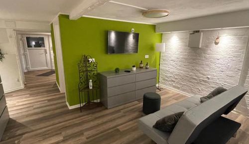 One-Bedroom Apartment with Shower
