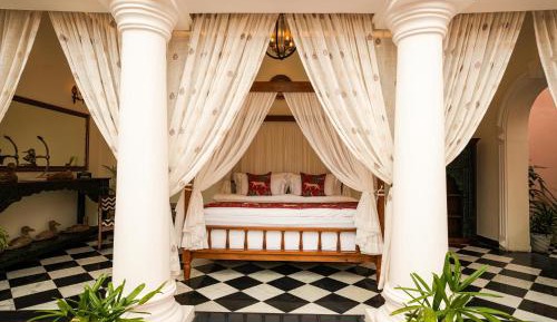 Villa Rosa with Private Pool and Romantic Day Bed and Open Shower 