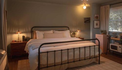 Deluxe King Suite