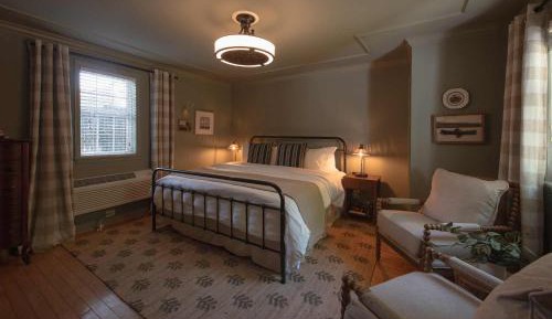 Deluxe King Suite