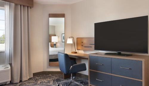 Queen Studio Suite - Hearing Accessible/ Non-Smoking