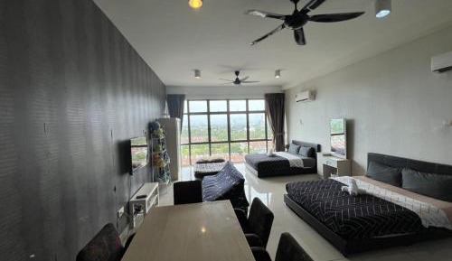 Deluxe Queen Studio 