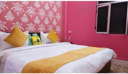 Deluxe Double Room (2 Adults + 1 Child)