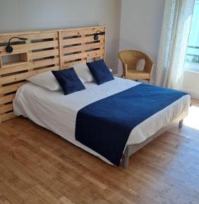 Deluxe Room (2 Adults + 1 Child)