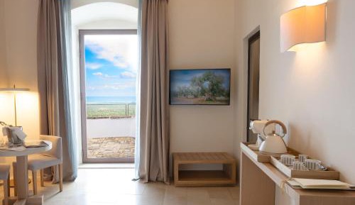 Deluxe Double Room with  Sea View and Balcony