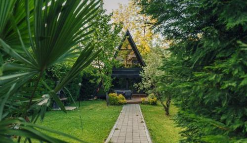 Bungalow with Garden View