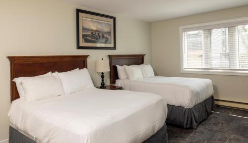 One-Bedroom Suite with Two Double Beds