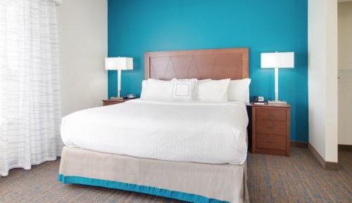 One-Bedroom King Suite with Sofa Bed - Mobility/Hearing Accessible w/Roll In Shower