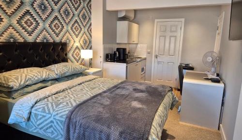 Studio Apartment with One Double Bed