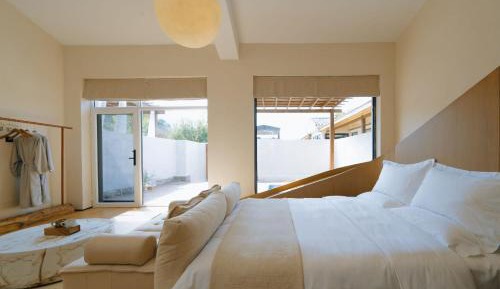 Family Room with Mountain View