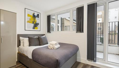Sutherland Studio with Balcony