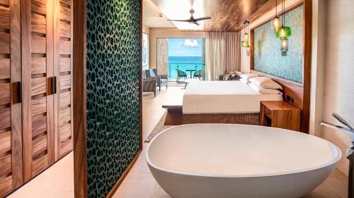 King Suite with Bathtub Ocean View