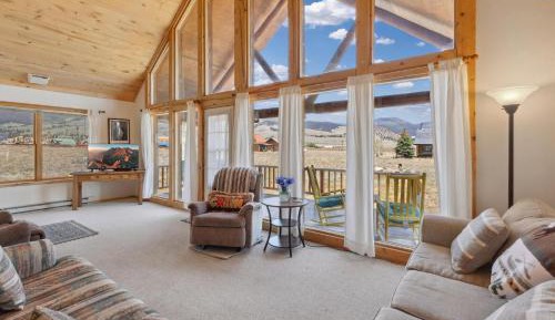 Three-Bedroom Holiday Home 