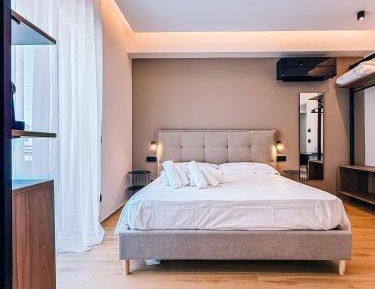 Queen Room with Balcony