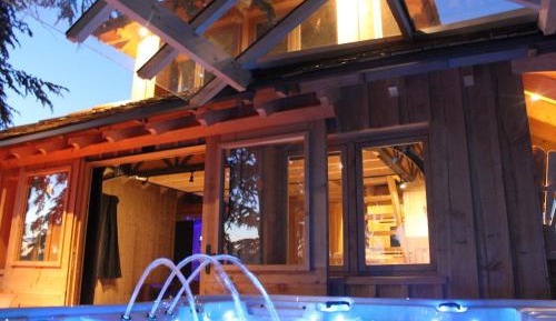 Treehouse with SPA