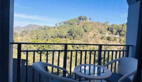 Deluxe Twin Room with Mountain View - Non-Smoking