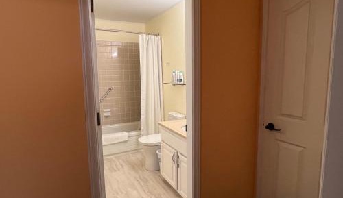 Room #1053303005