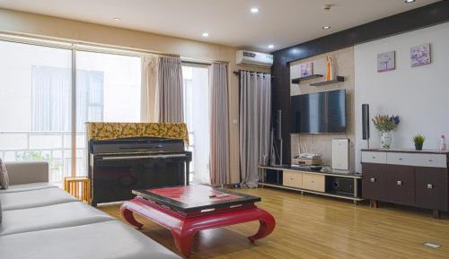 One-Bedroom Apartment with City View