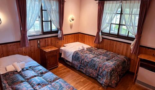 Standard Twin Room with Private Toilet