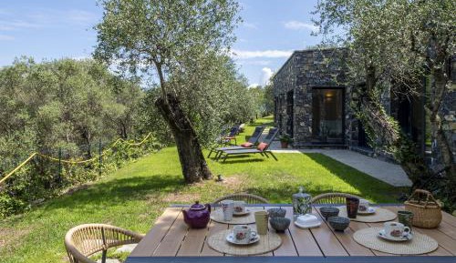 Apartment with Garden View
