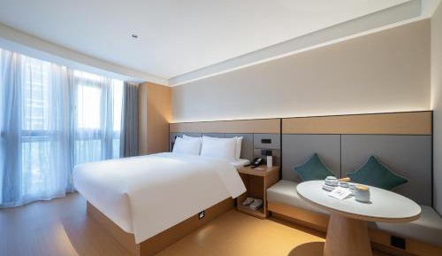 Deluxe Queen Room