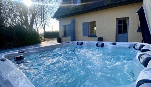 Holiday Home (14 Adults)
