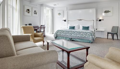 Grand City Room