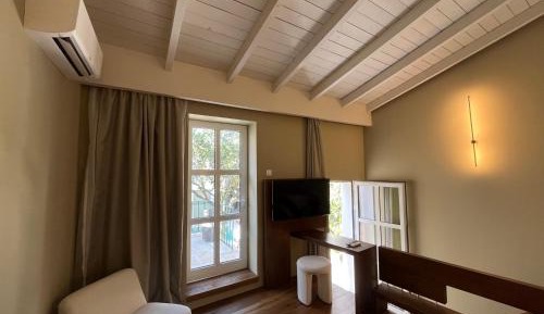 Suite with Pool View